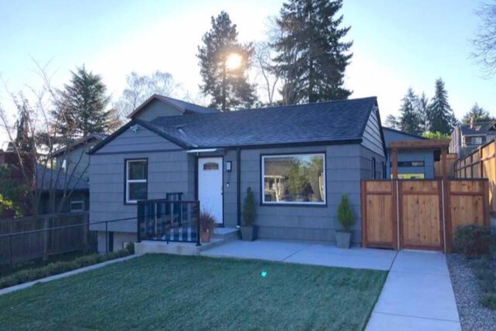 Cozy Crown Hill Carkeek Cottage W/3 Beds, Full Kitchen & Backyard In North Сиэтл Экстерьер фото