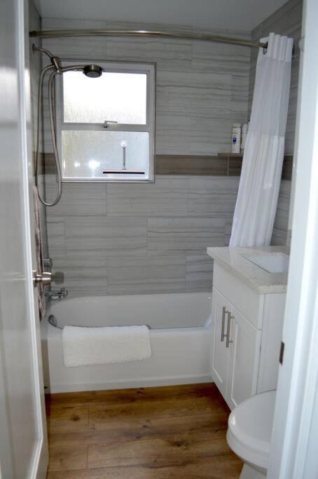 Cozy Crown Hill Carkeek Cottage W/3 Beds, Full Kitchen & Backyard In North Сиэтл Экстерьер фото