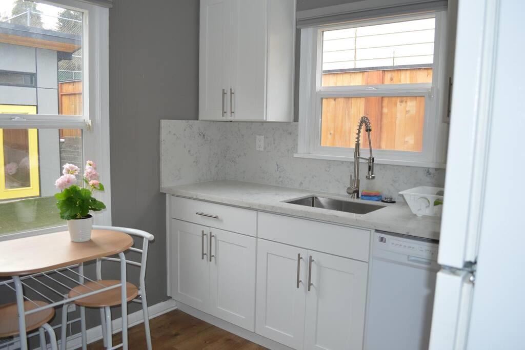 Cozy Crown Hill Carkeek Cottage W/3 Beds, Full Kitchen & Backyard In North Сиэтл Экстерьер фото